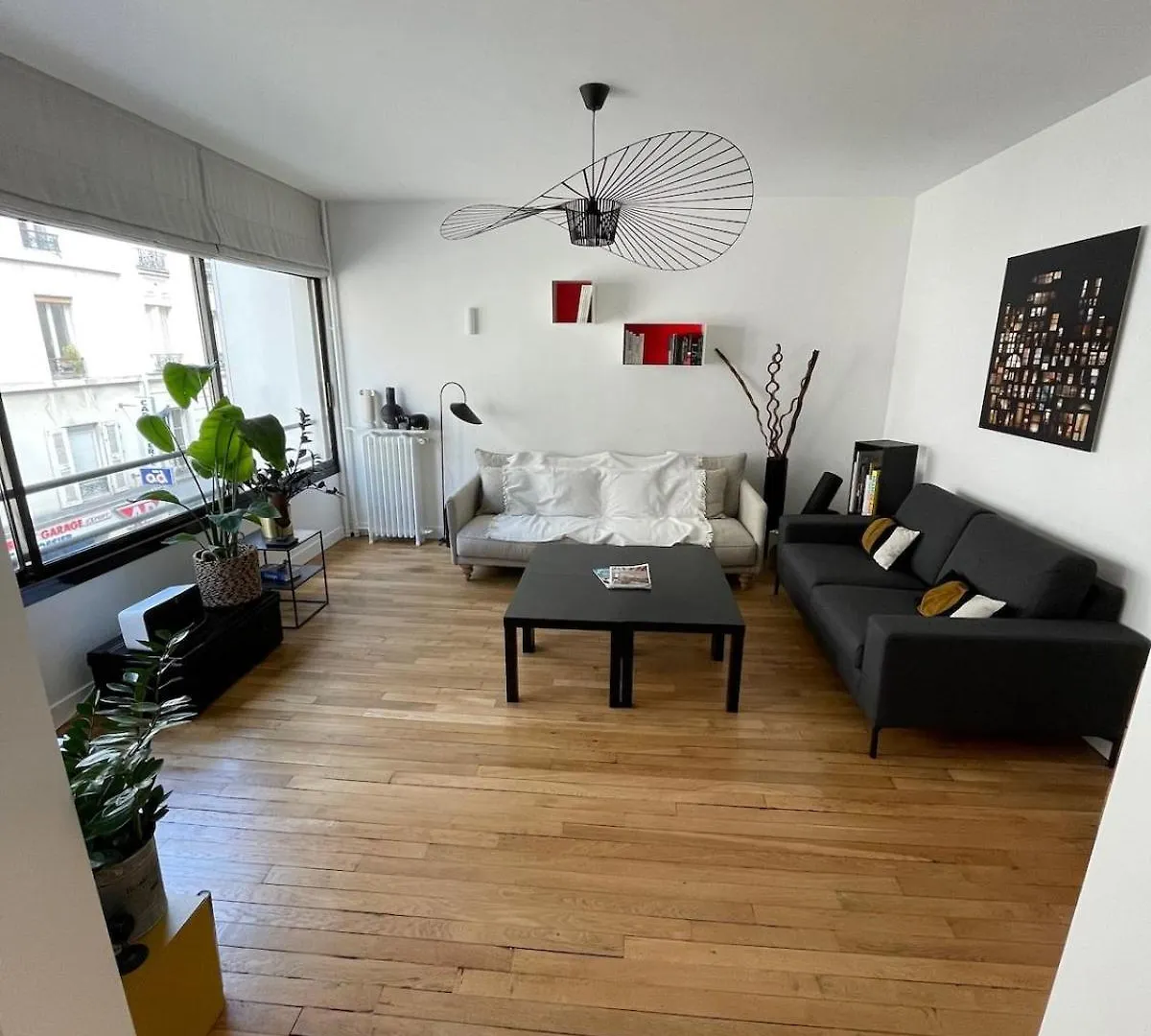 Amazing Location In Paris 15, Near Eiffel Tower contacts